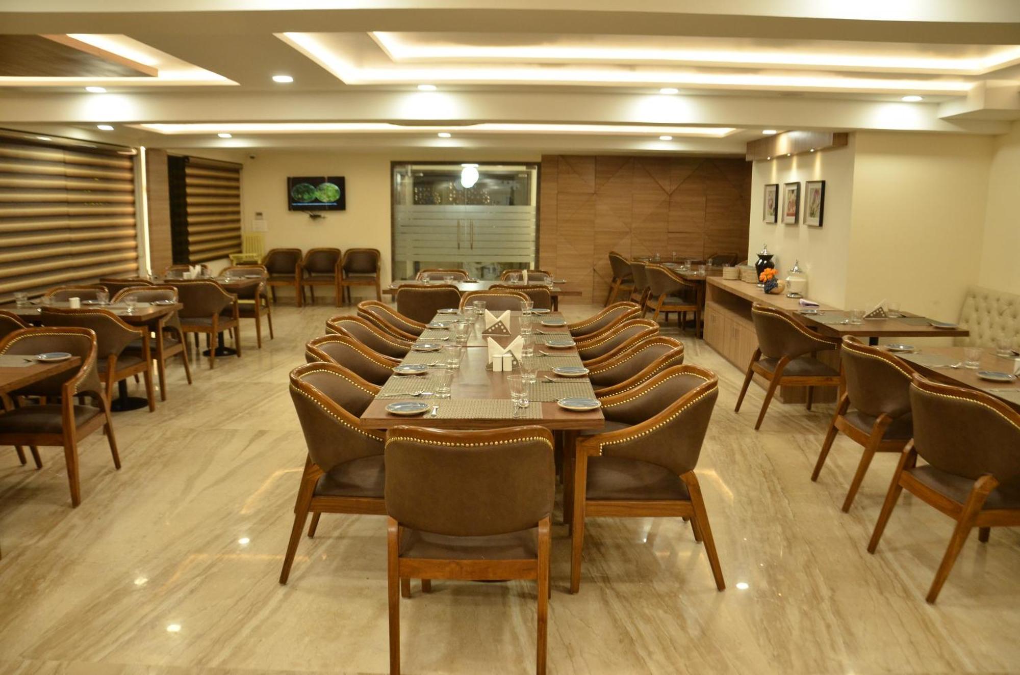 The Ved Mantra Hotell Gwalior Eksteriør bilde