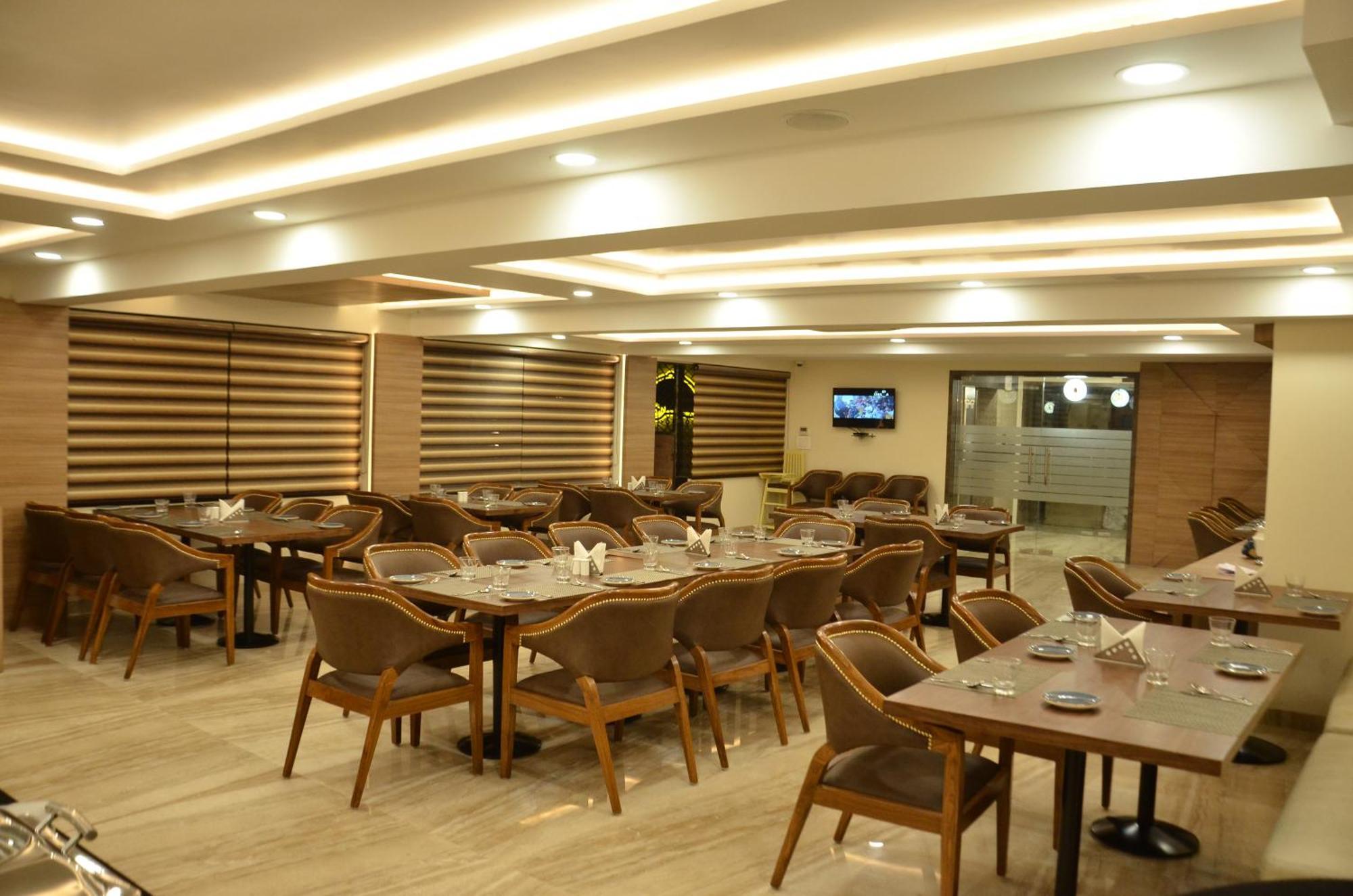 The Ved Mantra Hotell Gwalior Eksteriør bilde